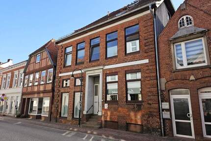 Im Herzen der Altstadt! Teilsaniertes 3-Familienhaus mit Garten und PKW-Plätzen! - Mölln