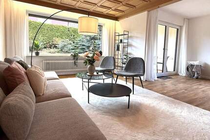 Prov.frei - bezugsfertig - DHH - zusätzlich gr. Dachbereich - 2 Garagen - beliebte Lage - v. privat - Hof Innenstadt