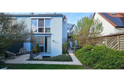 Attraktive 3-Zimmer-Gartenwohnung mit Einbauküche und Carport in Erding