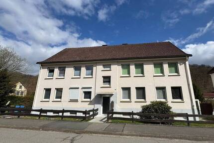 *Vermietetes 4-Fam-Haus mit Garagen, Balkonen & Garten in Bad Lauterberg* - Bad Lauterberg im Harz