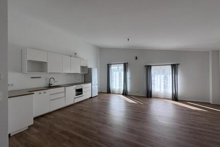 Hochwertige 2-Zimmer Wohnung mit Fußbodenheizung, EBK & Stellplatz - ruhige Lage am Schwarzwaldrand - Pforzheim Büchenbronn
