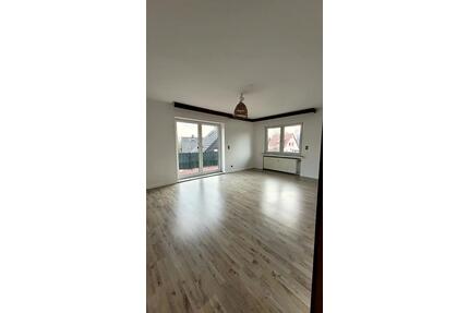 Große 4-Zimmer-Wohnung mit Balkon in Bremerhaven zu vermieten!