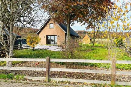 Großes Traumgrundstück in Hüllhorst mit einem vorhandenen Gebäude am Landschaftsschutzgebiet gelegen!