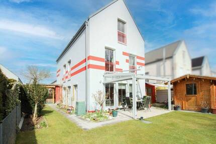 Ihr neues Zuhause: Wohnen auf drei Ebenen mit Gartensauna, Garage und Vollkeller in Ludwigsfelde