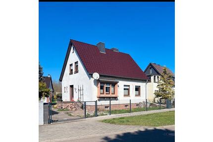 Einfamilienhaus mit Garten - 350.000,00&nbsp;EUR Kaufpreis, ca.&nbsp; 115,00&nbsp;m&sup2; in Sandersdorf-Brehna (PLZ: 06809) Roitzsch