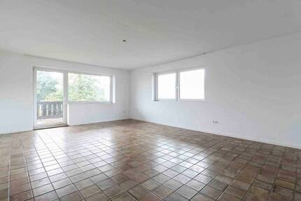 Zentral gelegen: 4,5-Zimmer-Wohnung mit Balkon, Stellplatz & Fußbodenheizung - provisionsfrei - Halle (Westfalen)