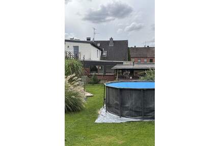 Doppelhaushälfte in Moers-Scherpenberg mit großem Garten