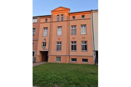 Haus zum Kaufen in Schwerin 350.000,00 € 321.71 m²