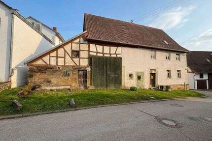 Haus zum Kaufen in Brackenheim-Neipperg 180.000,00 € 120 m²