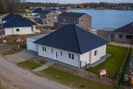 Neubau 2026! Wohnen in Seenähe! schlüsselfertiger Neubau-Bungalow + Garage! - Herzlake