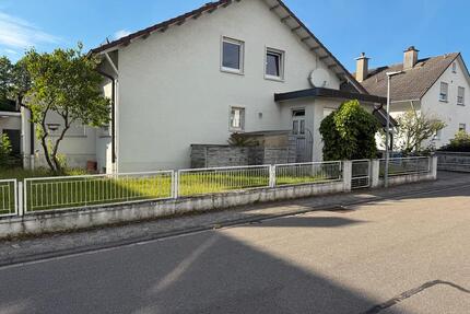 Gepflegtes Einfamilienhaus mit großem Grundstück in Bischweier - Rastatt