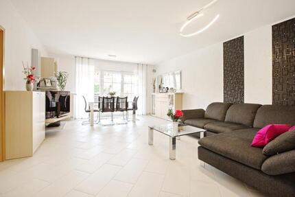 Wohnen wie im eigenen Haus: 3-Zi.-EG mit Traumgarten & 2 Terrassen - Wolfsburg Almke