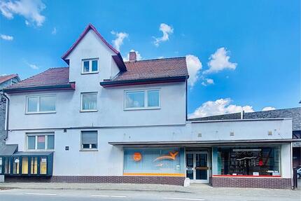 Geräumige 230qm Familienwohnung über 2 Etagen, Balkon im Zentrum - Neukirchen