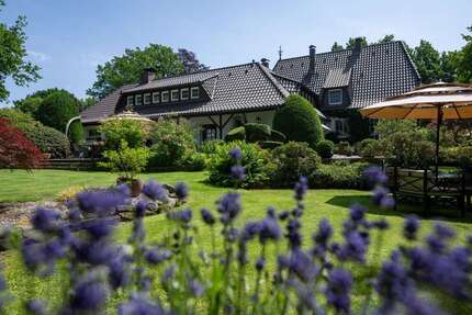 Haus zum Kaufen in Wiefelstede 1.190.000,00 € 357.05 m²