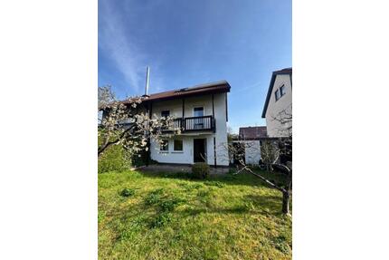 Charmantes Einfamilienhaus mit Garten und Garage in Karlsruhe