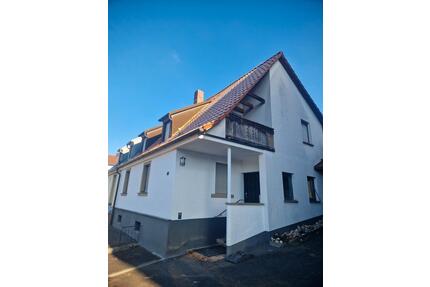 Doppelhaushälfte mit Doppelgarage Terrasse Innenhof Nebengebäude - Güntersleben