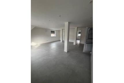 3-Zimmer-Dachgeschosswohnung mit Einbauküche – ca. 90 m² - Hüttlingen