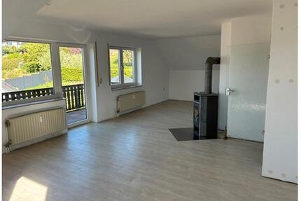 4 Zimmer DG Wohnung mit Einbauküche,,Balkon,Garage und Ofen - Friedewald