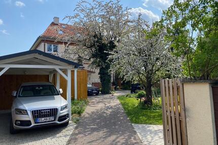 Helle 3-Zimmer-Wohnung (75 m², HochparterreEG) mit Garage, EBK - Braunschweig Wabe-Schunter-Beberbach