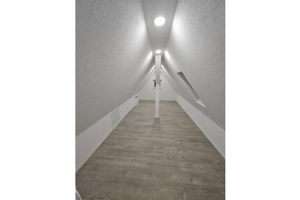 Dachwohnung - 850,00&nbsp;EUR Kaltmiete, ca.&nbsp; 65,00&nbsp;m&sup2; in Eislingen (Fils) (PLZ: 73054)