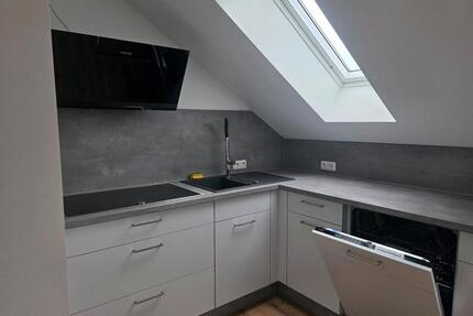 2 Zimmer Dachwohnung - 1.000,00&nbsp;EUR Kaltmiete, ca.&nbsp; 90,00&nbsp;m&sup2; in Üchtelhausen (PLZ: 97532)