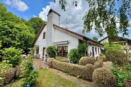 Freistehendes 1-Familien-Haus mit zwei Garagen - Friedrichshafen Ailingen