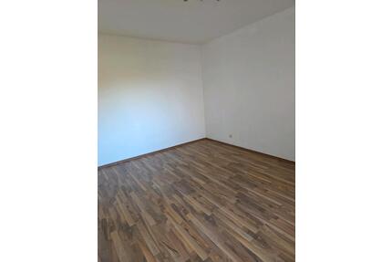 150²m Wohnung ab 01.05 - 900,00&nbsp;EUR Kaltmiete, ca.&nbsp; 150,00&nbsp;m&sup2; in Bad Salzuflen (PLZ: 32108) Ehrsen-Breden