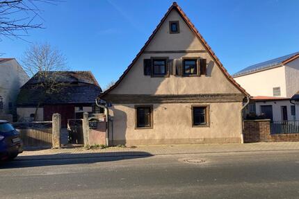 Verkaufe: Renovierungsbedürftiges Wohnhaus + Scheune - Neuendettelsau