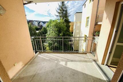 Süd-Balkon! 2-Raum Wohnung mit Dusche, Aufzug im Haus und Tiefgarage! - Gera