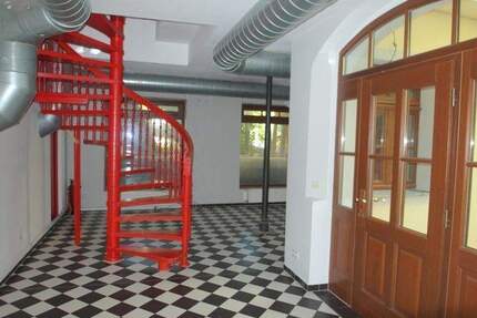 Preiswerte Gewerbe- oder Freizeit-Räume über zwei Etagen in der 