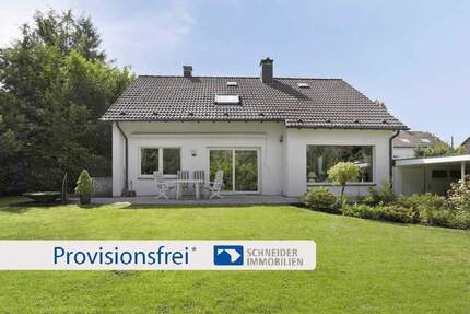 Freistehendes Einfamilienhaus mit Garage auf großem Grundstück in Ratingen-Ost