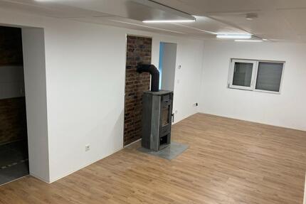 Doppelhaushälfte mit Terasse - 1.000,00&nbsp;EUR Kaltmiete, ca.&nbsp; 123,00&nbsp;m&sup2; in Siegen (PLZ: 57072)