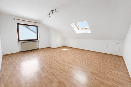 Ruhig wohnen, stadtnah leben – 2-Zimmer-Wohnung mit Dachloggia und Tiefgaragenstellplatz - würzburg