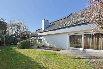 Raum für Lebensträume - Einfamilienhaus mit Einliegerwohnung und Gartenidylle - Nufringen
