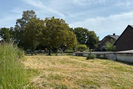 Mit Apartmenthaus (5 WE) – teils möbliert – bebautes Grundstück - Wassenberg