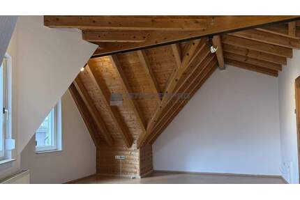 Helle 2-Zimmer-Dachgeschoss-Wohnung in ruhiger Lage - Ludwigshafen Rheingönheim