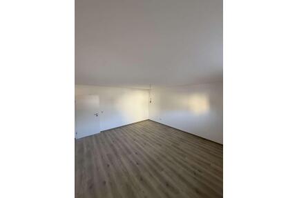 Teilsanierte 3-Zimmer-Wohnung mit guter Anbindung in Nürnberg