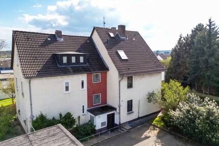 Gepflegte, sofort freie 3-Zimmer-Erdgeschosswohnung mit eigenem Gartenanteil, zwei Garagen und einem Stellplatz in Kassel!