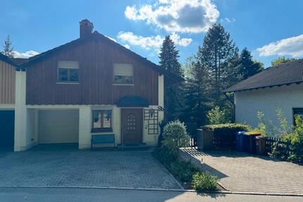Sehr gepflegte Doppelhaushälfte mit großem Garten, Bachlauf & Gar - Pfarrkirchen