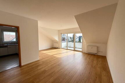 Frisch renovierte 2,5-Zi.-DG-Wohnung mit Balkon & 2 Stellplätzen - provisionsfrei - Bad Dürrheim
