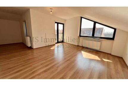 *** Gemütliche Dachgeschosswohnung mit Balkon und Garage in Grünstadt *** - Grünstadt / Sausenheim