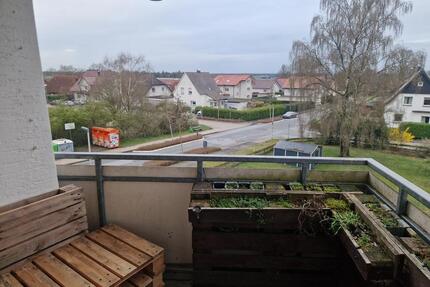Große 4-Zimmer-Wohnung mit Balkon in Halle
