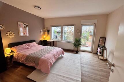 Schöne 2-Zimmer-Wohnung mit privatem Garten und Parkplatz - Frankfurt am Main Gallus