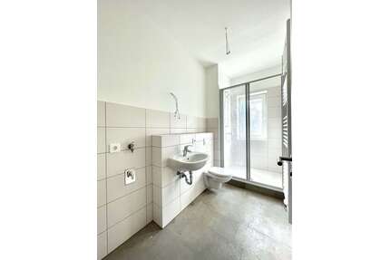 Wohnung zum Mieten in Bitterfeld 732,60 € 97.68 m²