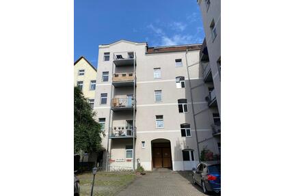 Gemütliche 2 RWG mit gesicherten Stellplatz und Gartenanteil - Halle (Saale) Damaschkestraße