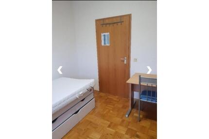 Helle Zimmer zu vermieten im WG Nur ein Zimmer zu vermieten - Kassel Südstadt