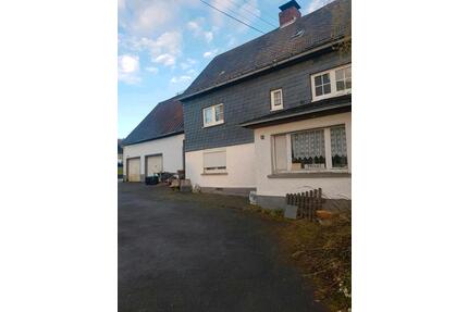 Sanierungsbed. Mehrfamilienhaus mit zwei abgeschl. Wohnungen - Steinebach/Sieg