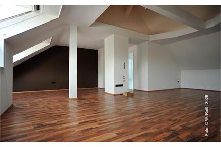 Helle 2-Zimmer Dachgeschosswohnung mit Balkon in Ditzingen