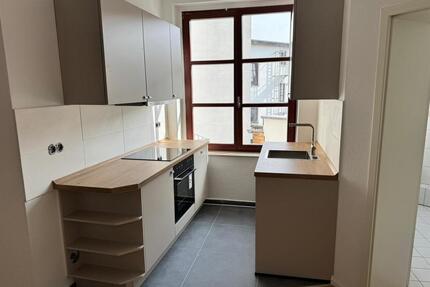 Frisch renovierte 2-Zimmer Wohnung mit hochwertiger Einbauküche - Magdeburg Nordwest