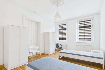 Wohnung zum Mieten in Berlin 360,00 € 93 m²